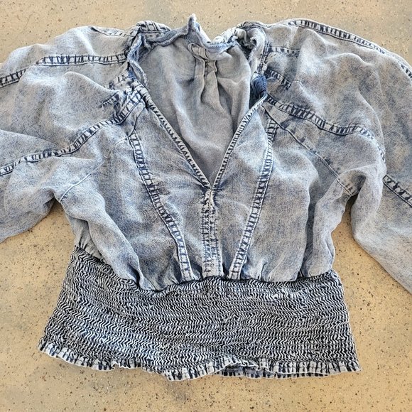 Zenana Womens Denim Cropped Cuntry Style Blouse Shirt Size Medium - Picture 1 of 4